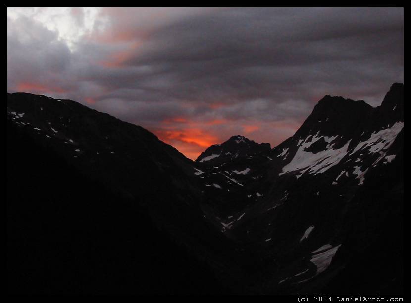 Eldorado Peak climb: sunrise over Cascade Pass