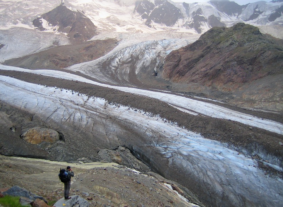 Pizzo Tresero - Punta Petranzini - San Matteo ridge traverse: overlooking the glacier Pizzo Tresero - Punta Petranzini - San Matteo ridge traverse: overlooking the glacier