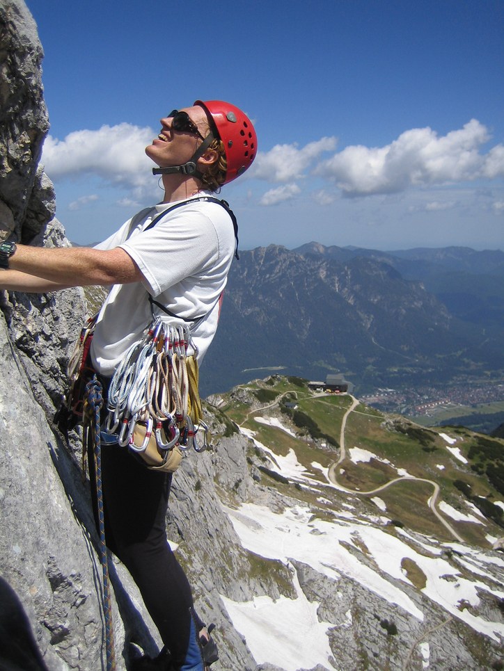 Alpspitze via KG-Weg: Michael leading a pitch on the KG-Weg; Alpspitzbahn gondola in the background