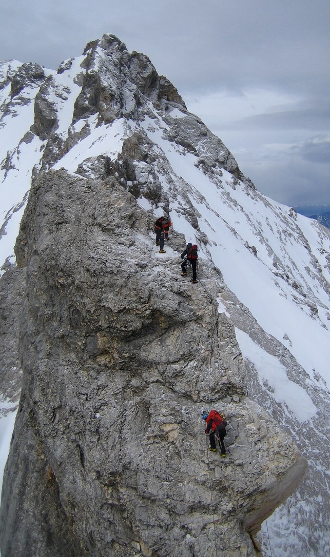 Jubiläumsgrat: Descending the east face of Vollkarspitze. Jubiläumsgrat: Descending the east face of Vollkarspitze.