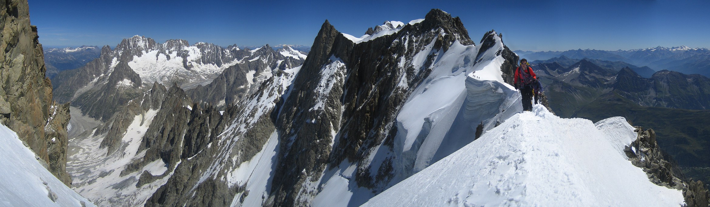 Salle a Manger: Dent du Geant, Aiguille Verte, Grandes Jorasses (4110 m), Aiguille du Rochefort (4001 m), and Arete de Rochefort