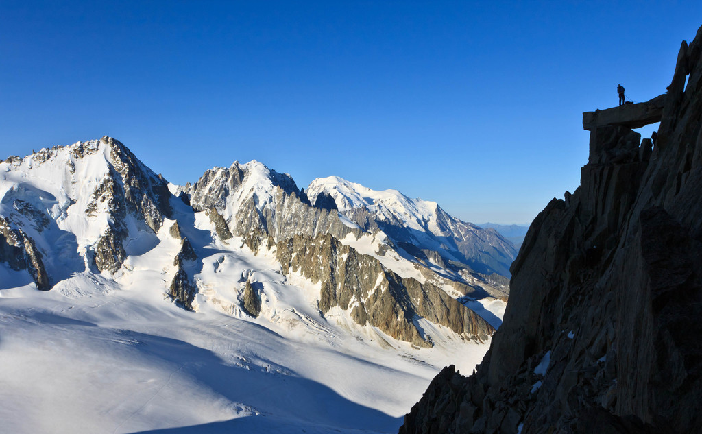Climber on the "couloir de la table" route on Aiguille du Tour (3544 m) in the Mont Blanc massif with Aiguille du Chardonnet, Aiguille Verte, and Mont Blanc (from left to right) (keywords: aiguille verte, aiguille du chardonnet, aiguille du midi, aiguille du tour, alpen, alps, berg, berge, bergsteiger, dome de gouter, france, frankreich, kletterer, leute, mont blanc, mont blanc du tacul, mont blanc massif, person, wächte, wächten, alpinist, climber, cornice, crevasse, glacier, mountain, mountaineer, mountains, people, ridge)